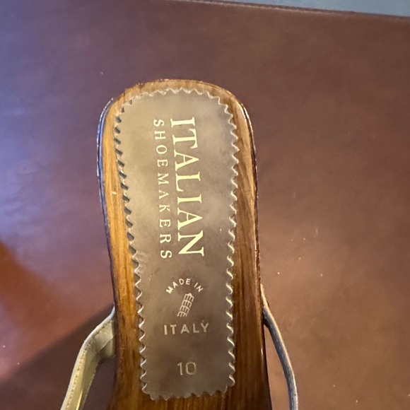 Italian Shoemakers Women's Brown Mules - Picture 2 of 12